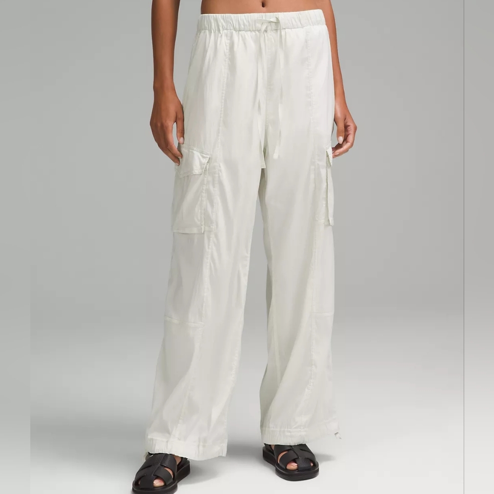 NWT Lululemon Lightweight Adjustable MR Cargo Pants